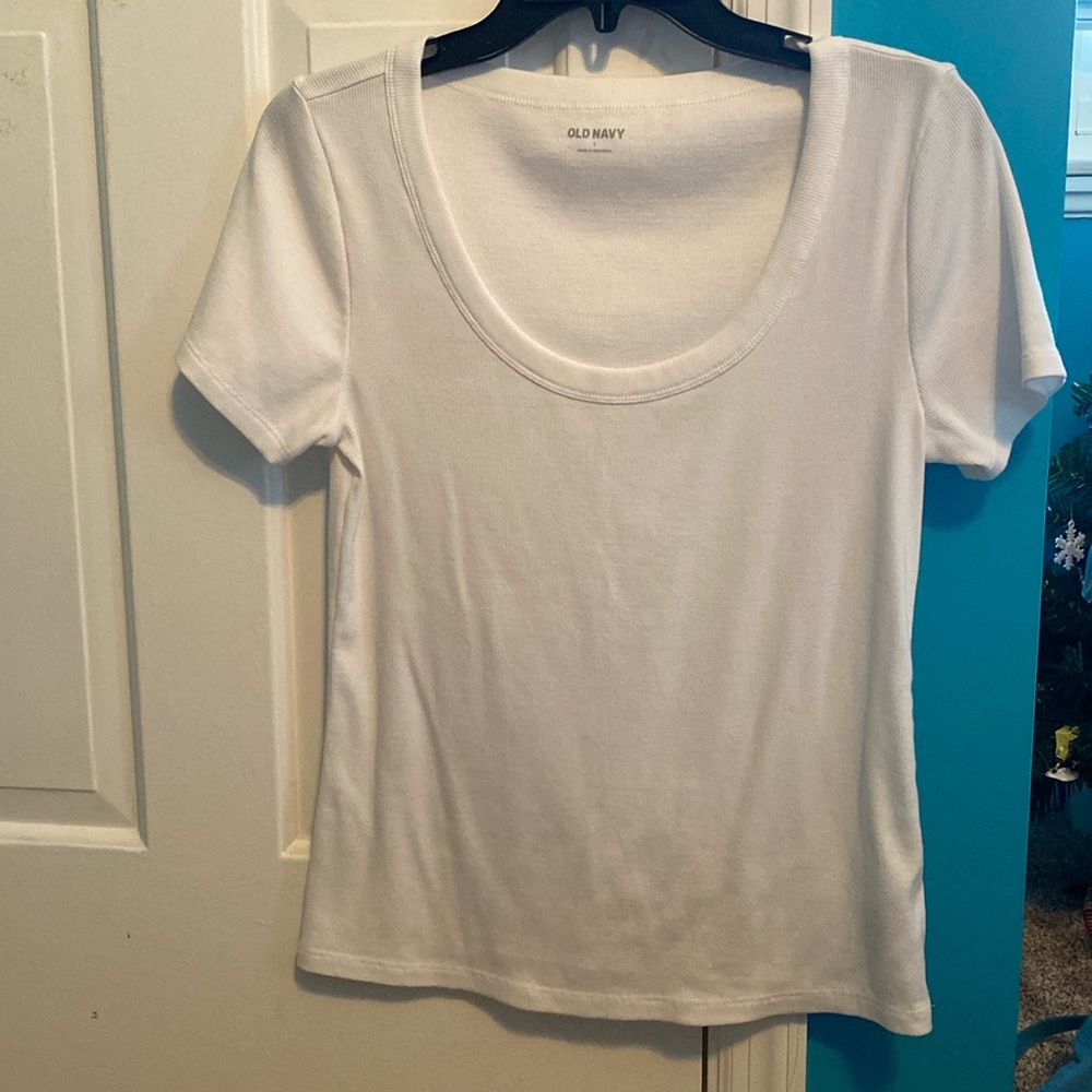 Old Navy scoop-neck white t-shirt. Slightly ribbed, never worn.
